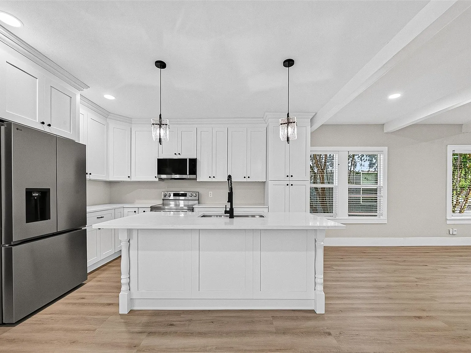 4 bed, 3.5 bath, 3254 sqft, $5,790 — Photo 4