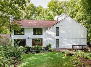 2949 Shannon Dr, Oakland, MI 48363