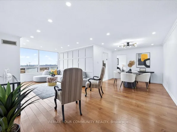 8501 Bayview Ave #1501, Richmond Hill, ON L4B 3J7