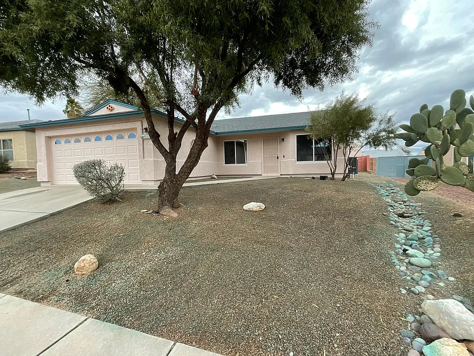9005 E Mayberry Dr