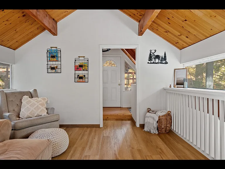 459 Clubhouse Dr — Photo 4