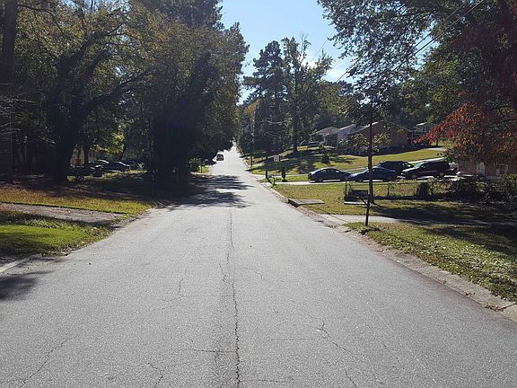 5th image of 4014 Sweetbriar Ln