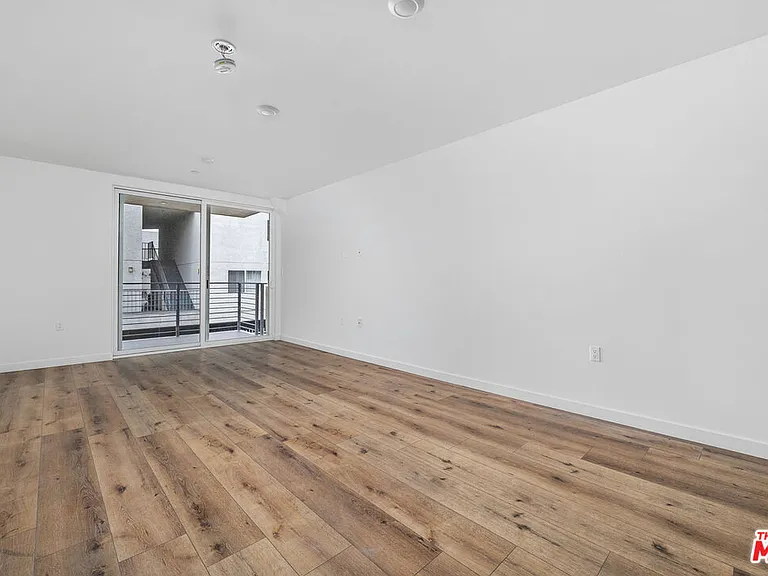 5229 Willowcrest Ave #208 — Photo 14