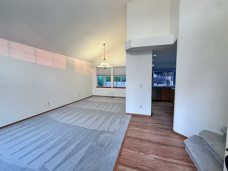 4631 NE 7th Pl — Photo 3