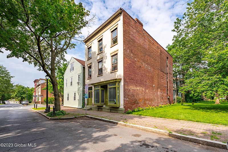 2nd image of 129 Green Street # 41