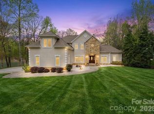 141 Grand Bay Dr, Mooresville, NC 28117