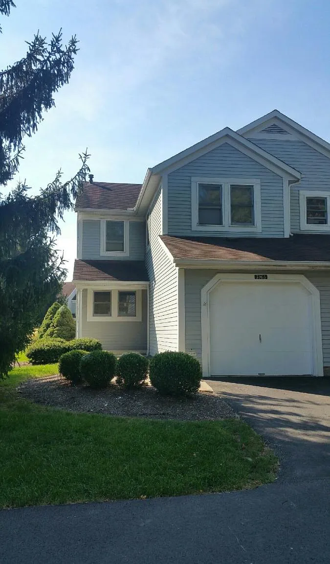2 bed, 1.5 bath, 1344 sqft, $1,100 — Photo 2