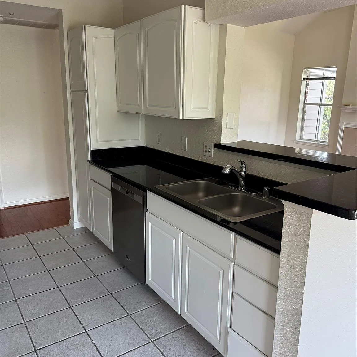 1 bed, 1.0 bath, 790 sqft, $1,550 — Photo 3
