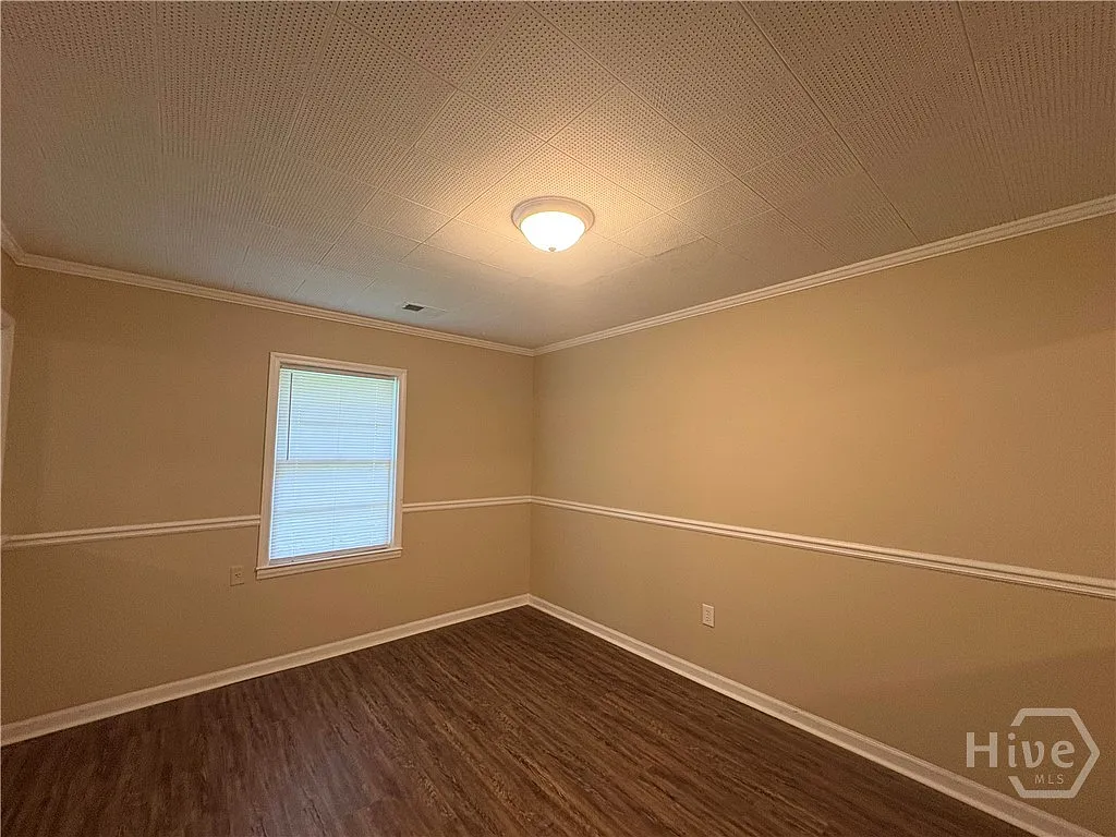 2 bed, 1.0 bath, 1064 sqft, $1,300 — Photo 4