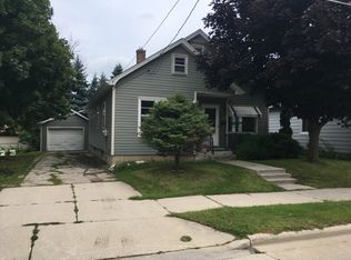 811 S 21st St, Manitowoc, WI 54220
