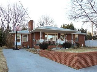 208 Manassas Ave, Front Royal, VA 22630