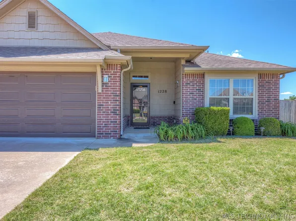 1228 E 134th St, Glenpool, OK 74033