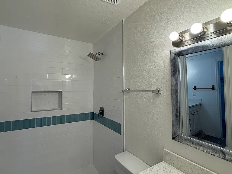 725 N Arrowhead Dr #3 — Photo 7
