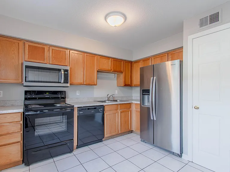 13545 Embassy Park Ct #13545 — Photo 8