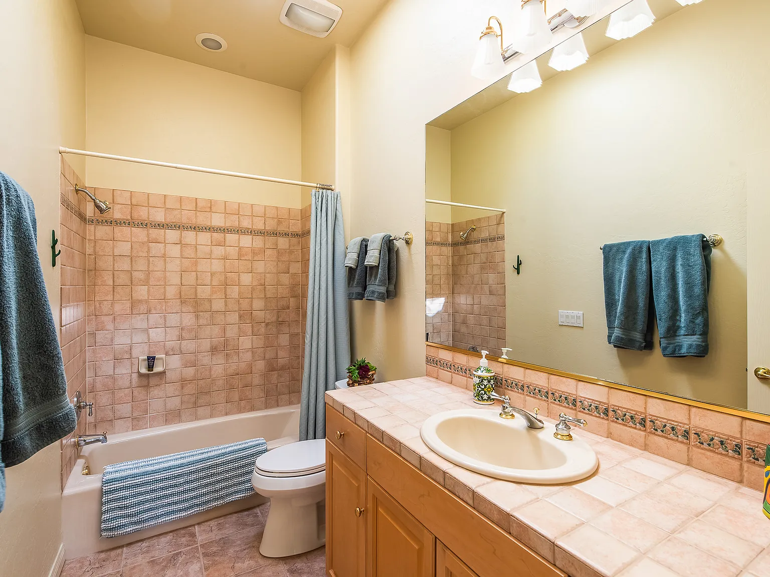 2 bed, 1752 sqft, $4,000 — Photo 4