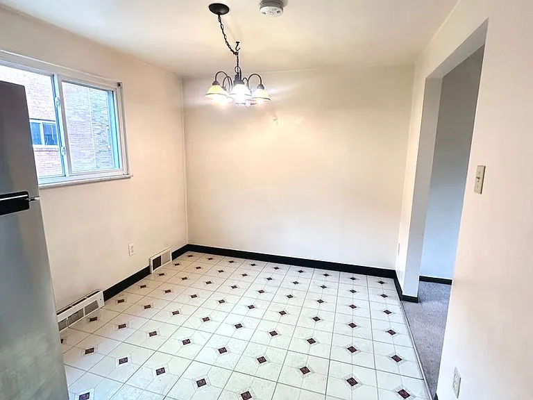 402 Brierly Ln — Photo 5