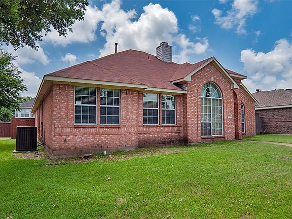 3rd image of 1725 Windmire Dr