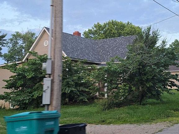 3rd image of 92 Oak St