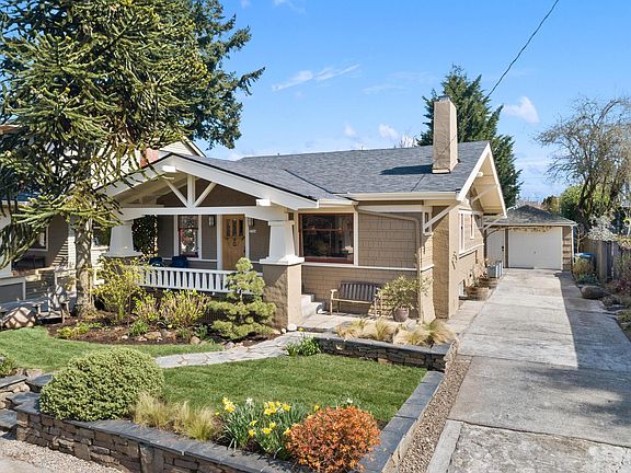 Long driveway provides ample parking.