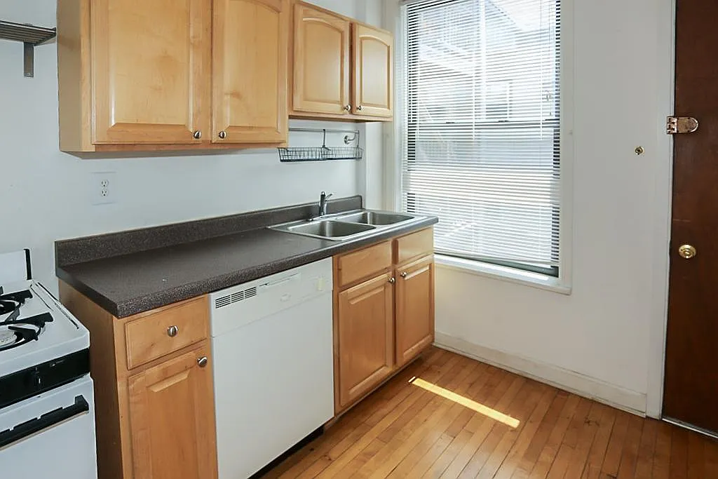 Building Photo - 1507 W Barry Ave #2