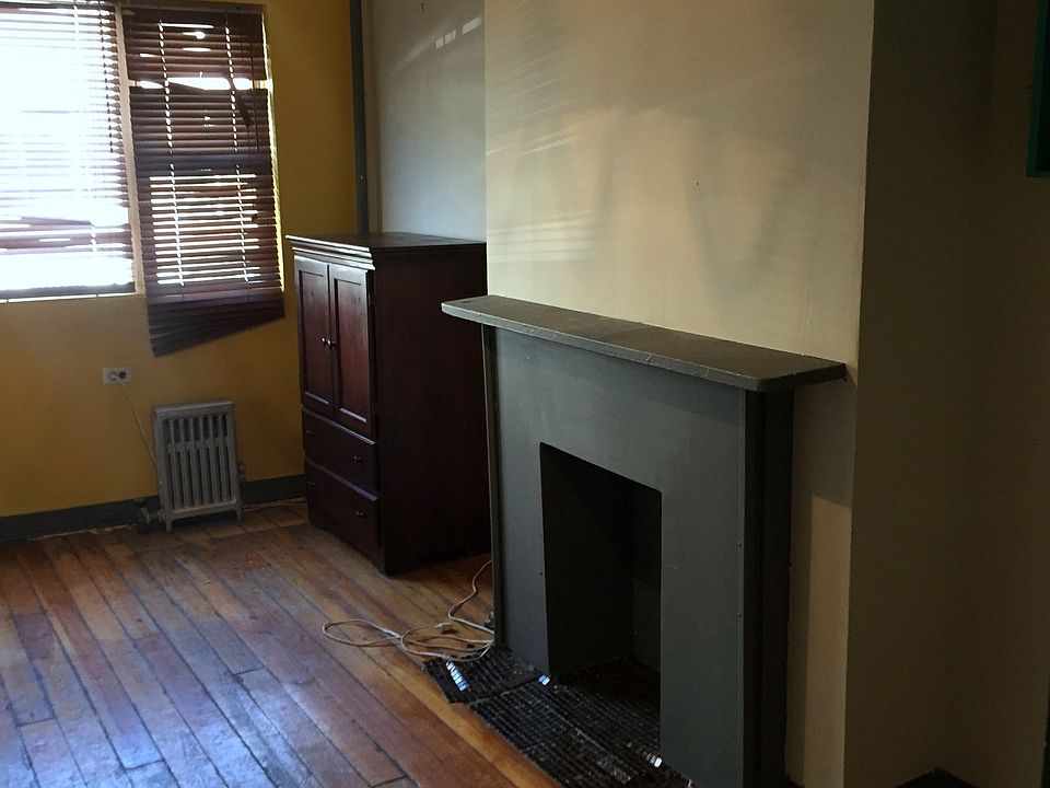 2nd image of 202 Kent St APT 2R