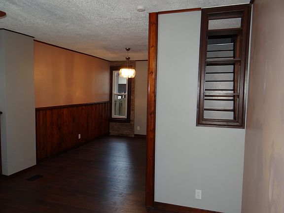 5th image of 730 N Railroad St