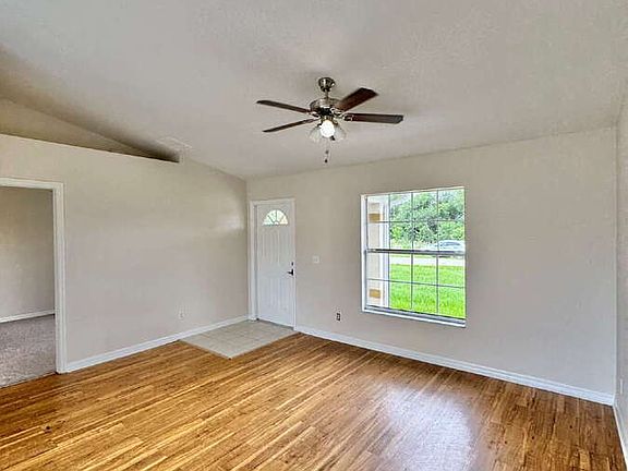5th image of 4421 25th St SW