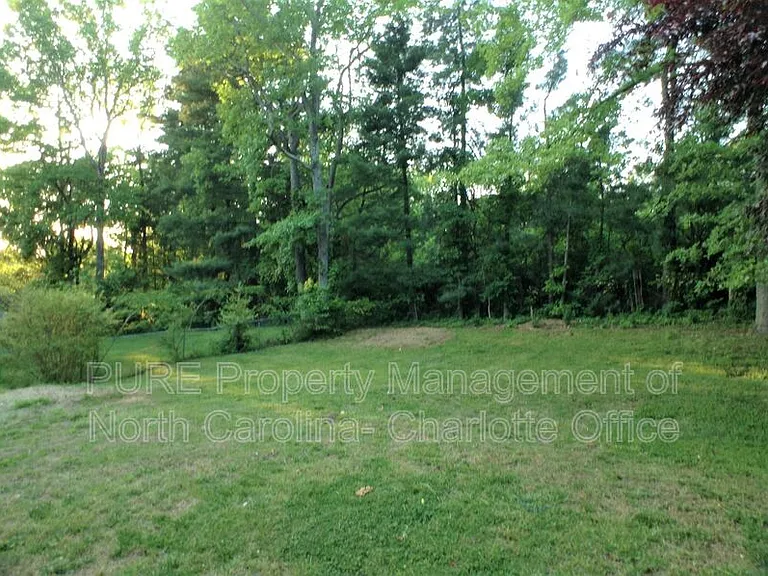 5221 Delivau Dr — Photo 7