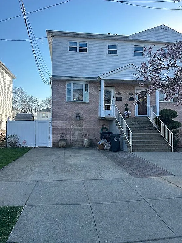 2256 Bergen Ave photo 1