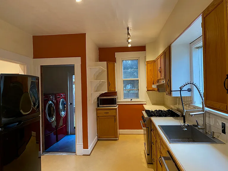 1025 N Church St — Photo 23
