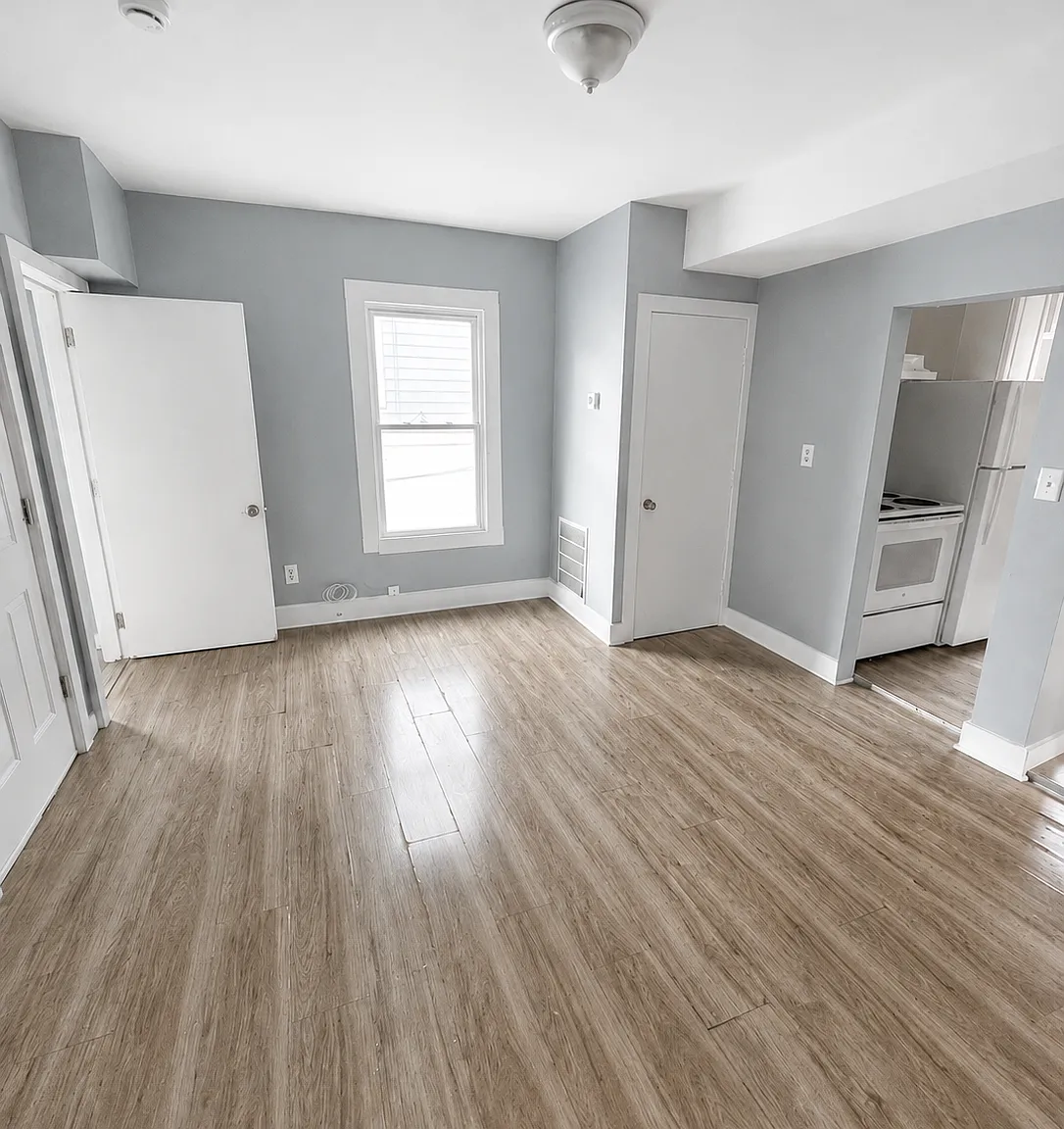 3 bed, $1,600 — Photo 2