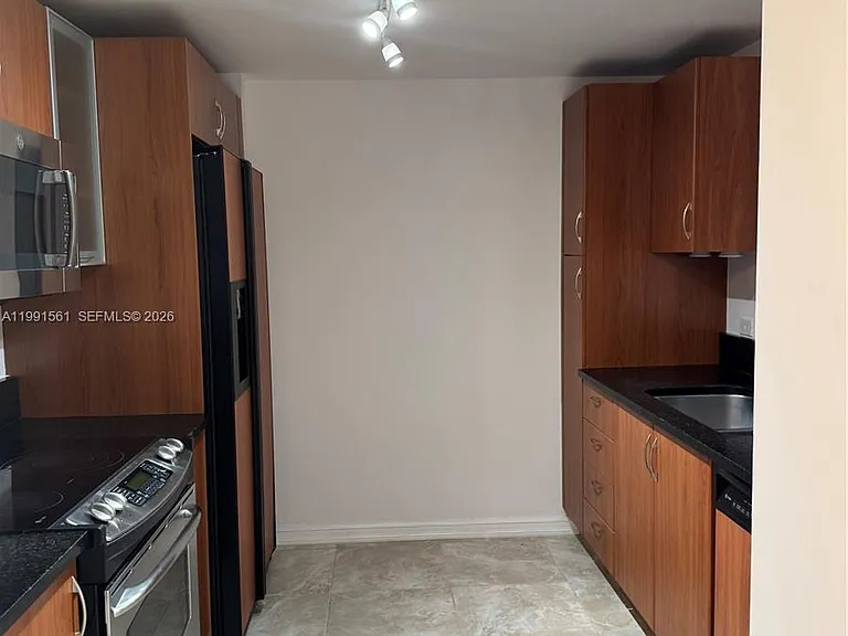 18800 NE 29th Ave #822 — Photo 4