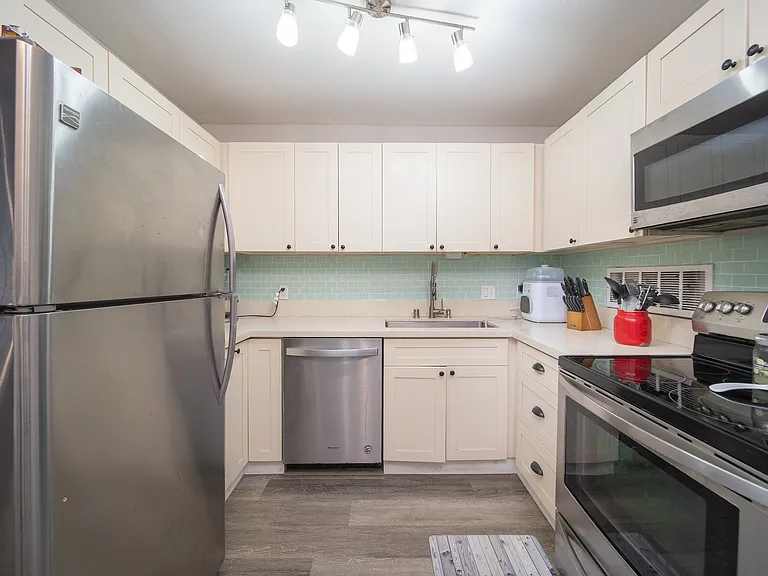 1600 Wilikina Dr #404 — Photo 6