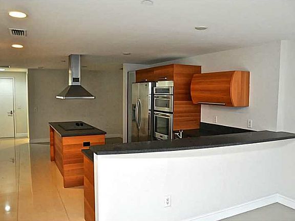 5th image of 2950 NE 188th St APT 340