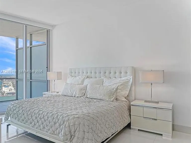 1100 Biscayne Blvd #4803 — Photo 9