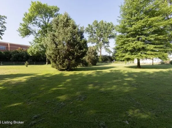 1220 Wannsee Dr, Louisville, KY 40219