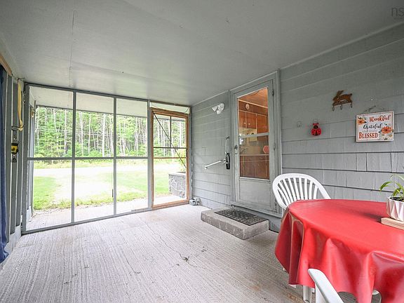 3rd image of 1694 Beech Hill Rd