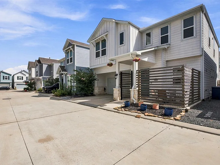 2419 Driftwood Trl — Photo 26