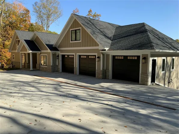 2594 200th Ave, Delhi, IA 52223