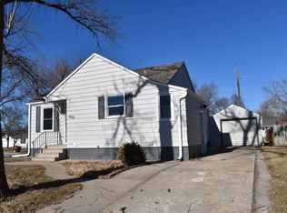 620 Eads Ave, Hebron, NE 68370