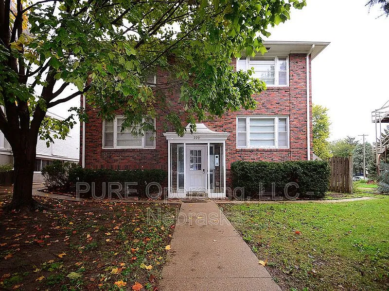 Building Photo - 220 N 32nd Ave #4