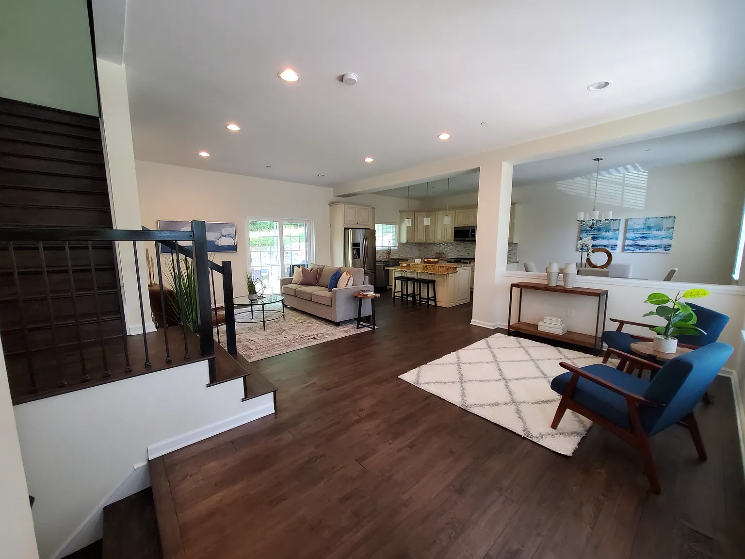 5 bed, 4.5 bath, 2856 sqft, $4,300 — Photo 3