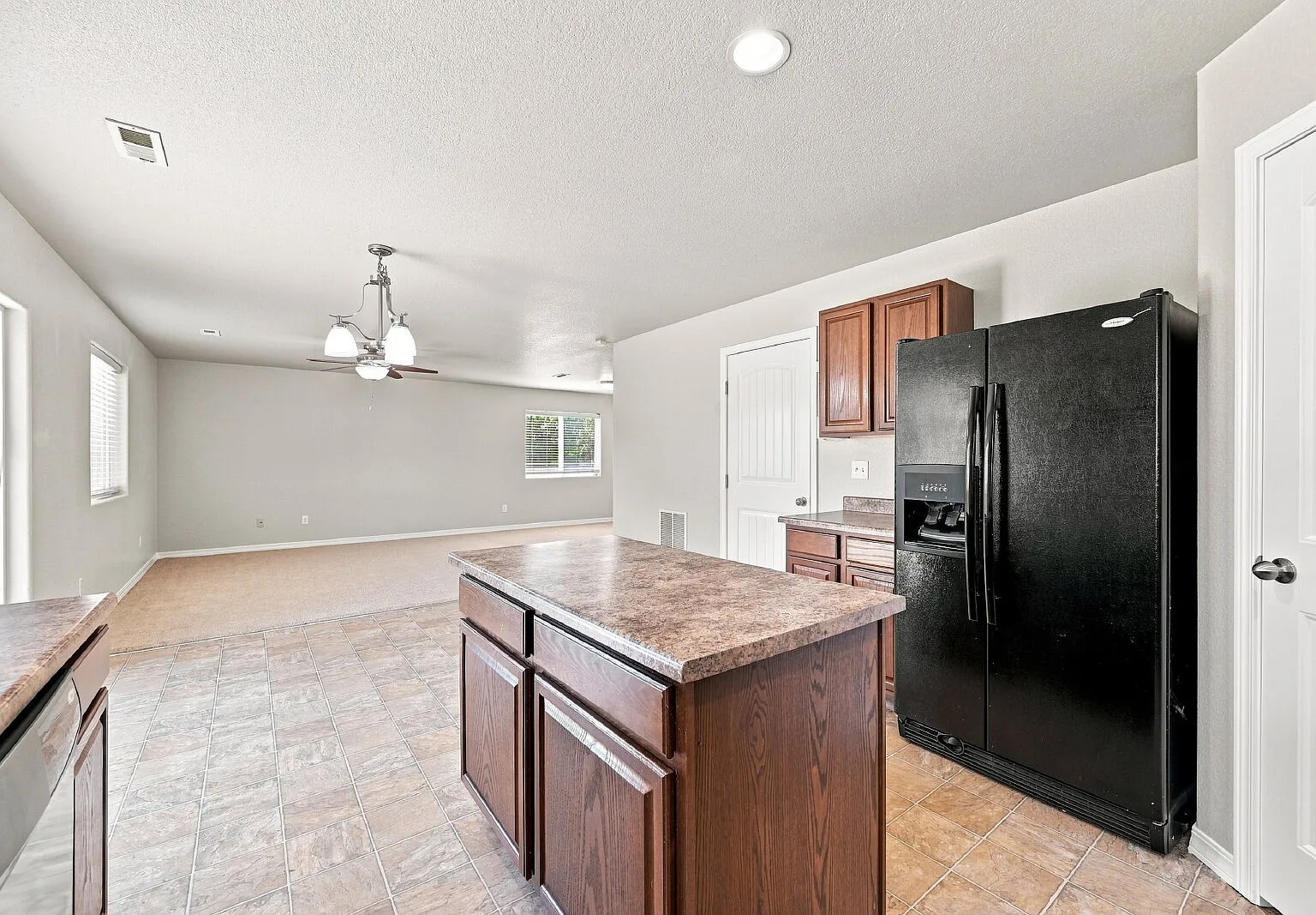 3 bed, 2.5 bath, 1972 sqft, $2,255 — Photo 4