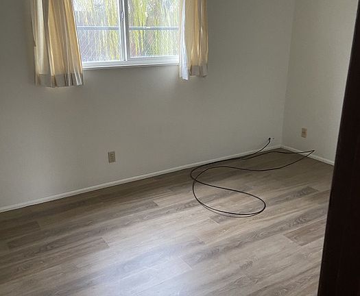 4th image of 4625 Main St #8
