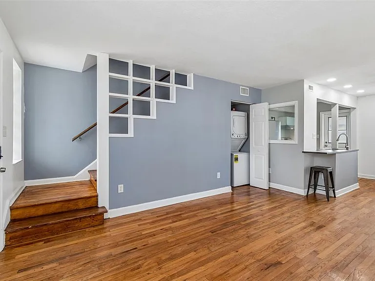 601 Swann Dr — Photo 5