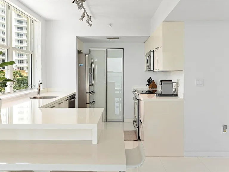 800 Claughton Island Dr #505 — Photo 11