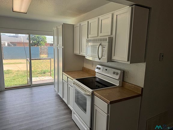 3rd image of 105 Western Ct