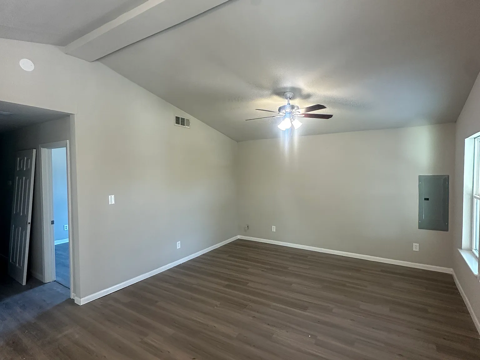 3 bed, 1400 sqft, $1,600 — Photo 4