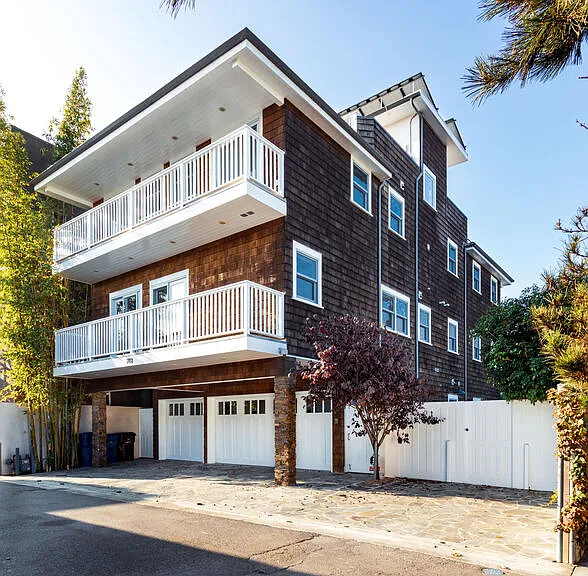 702 Pacific Ave — Photo 1