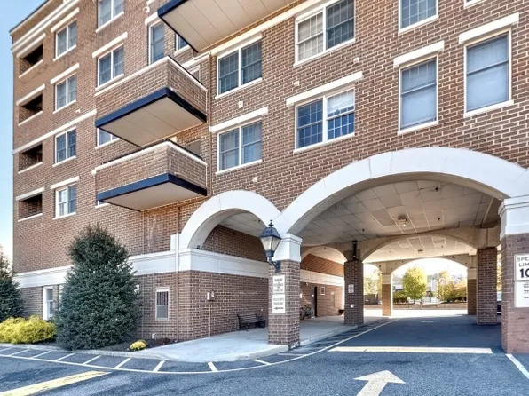 47 Iron Forge Sq, Pompton Lakes Boro, NJ 07442